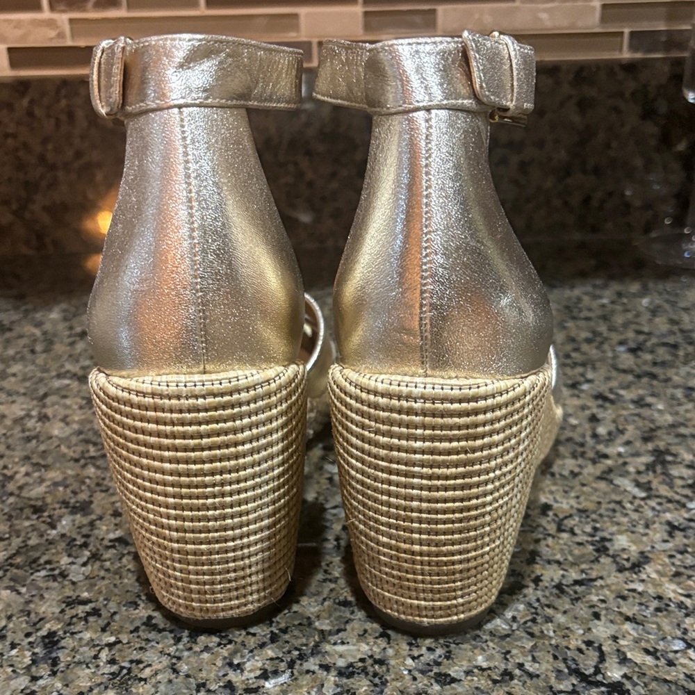 Vionic Metallic Wedge heel Sandals NEW - Picture 4 of 9